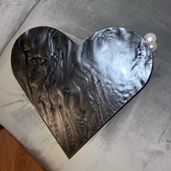 Marbled perspex heart shaped clutch bag - Picture 5 of 6